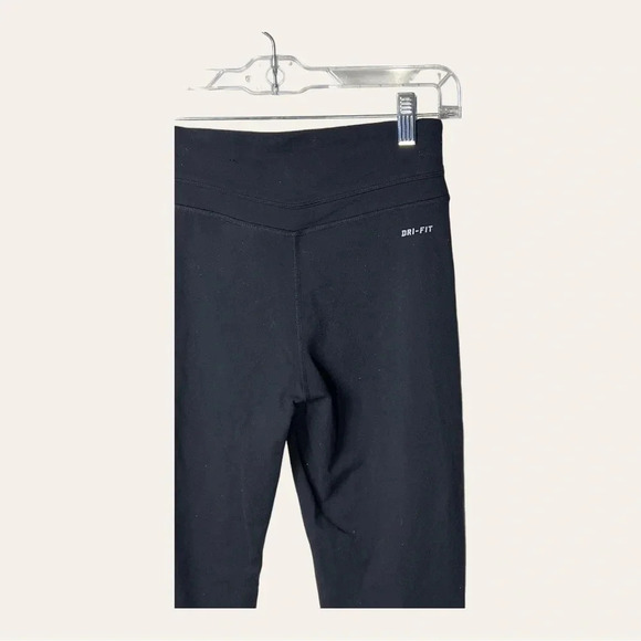 0507W. NIKE‎ DRI FIT MID RISE CAPRIS BLACK IN COLOR SZ SMALL EMBROIDERED LOGO - Picture 8 of 10